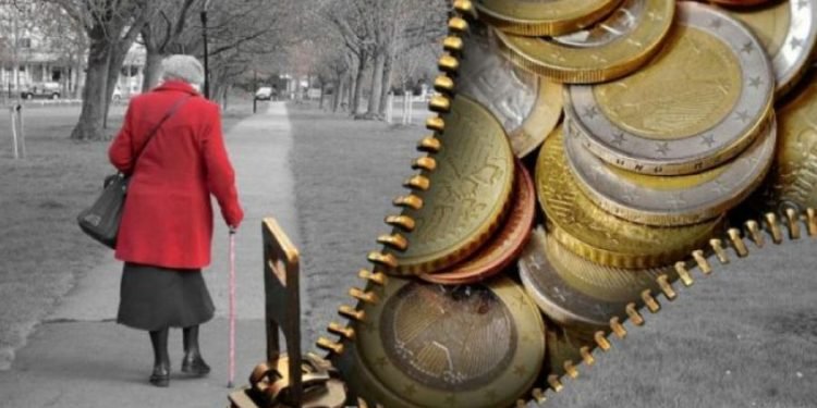 Decizia Guvernului: Interzicerea cumulului pensiei cu salariul. Care sunt excepțiile