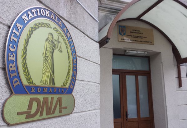 13 persoane reținute de DNA în dosarul achiziţiilor de la Economat Sector 5