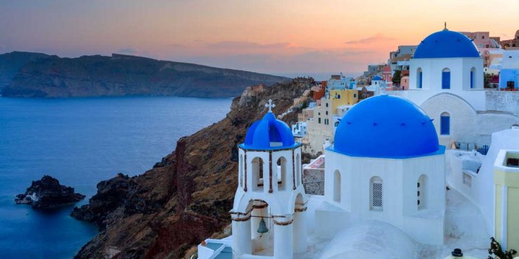 Tot mai mulți români care au plecat în vacanță în Grecia se infectează cu coronavirus. Măsuri speciale pentru acești turiști