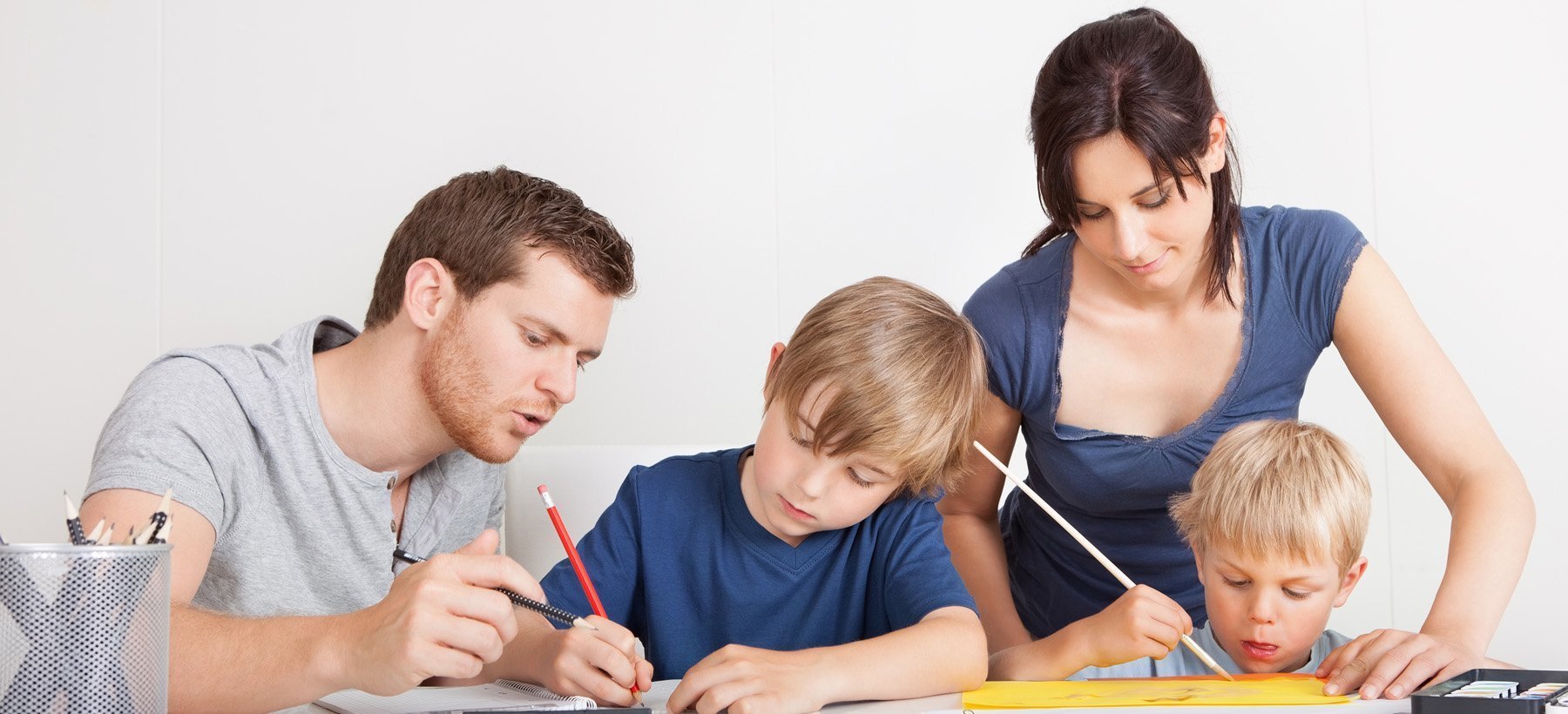 Părinții vor primi zile libere pentru a sta acasă cu copiii pe perioada suspendării cursurilor