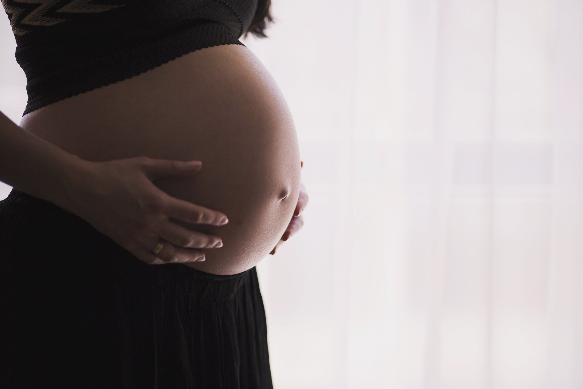 Studiu: Femeile însărcinate au dezvoltat stări de anxietate și depresie accentuate în pandemie