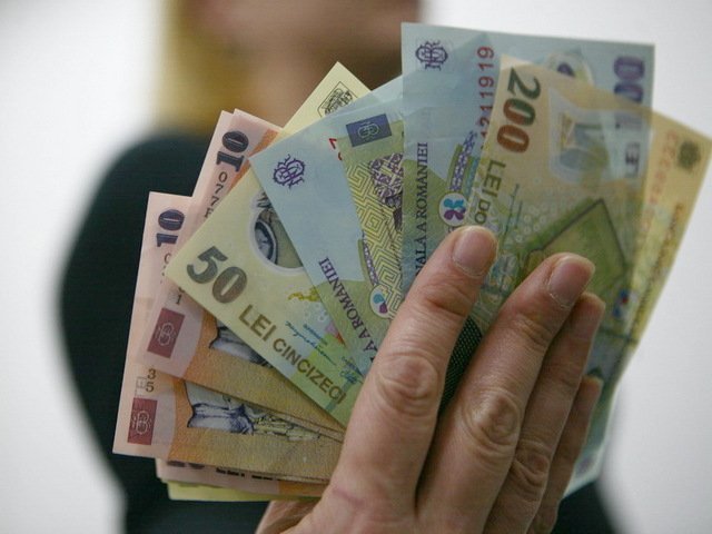 Crește salariul minim de la 1 noiembrie? Propunerea lui Florin Cîțu