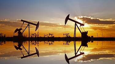 Estimări: Prețul barilului de petrol va ajunge la doar 55 de dolari în 2021