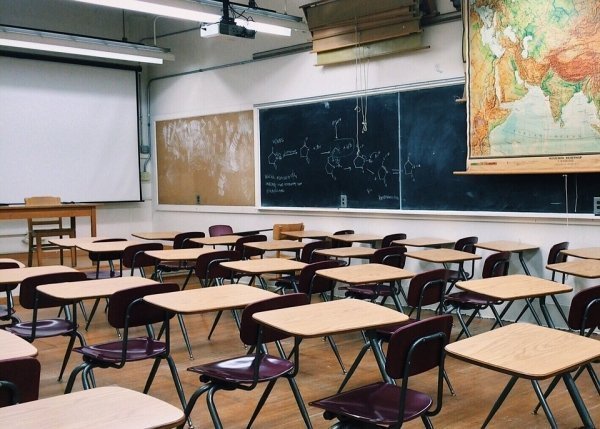 Elevii nu sunt de acord cu noile măsuri pentru redeschiderea şcolilor