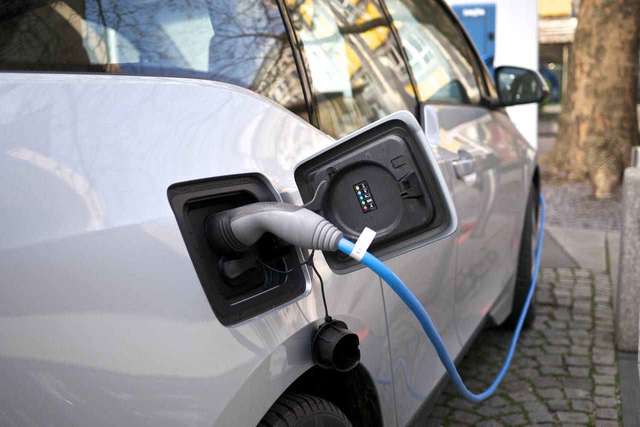 Raport: Vânzările de mașini electrice vor crește anual cu 30% în următorul deceniu