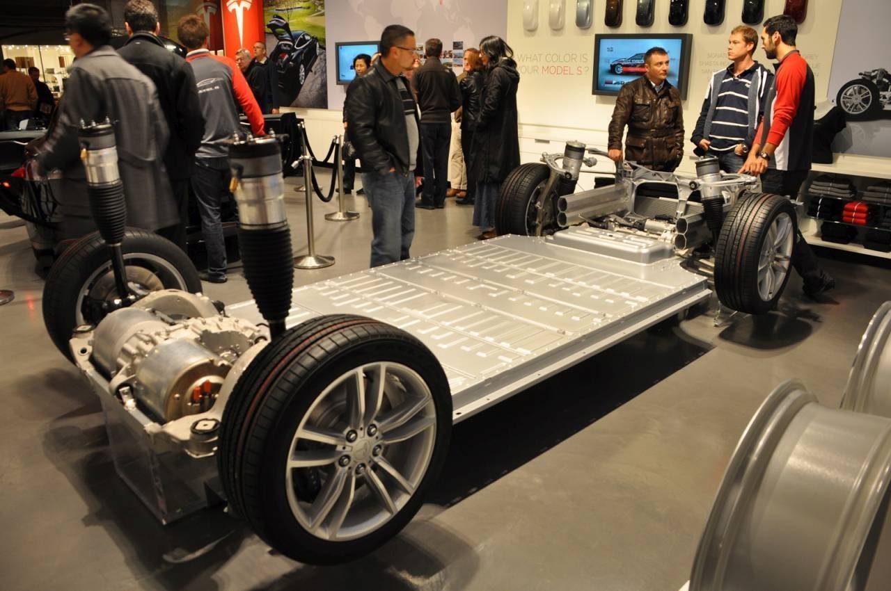 Tesla baterii mașini electrice Elon Musk