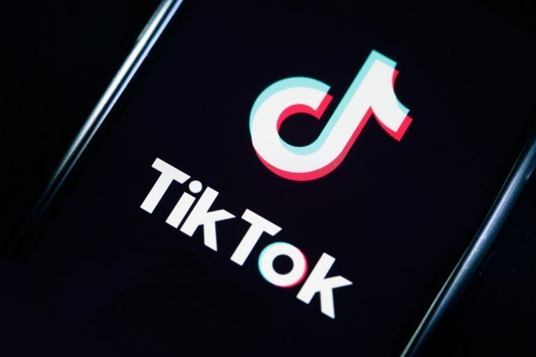 TikTok depăşeşte YouTube la timpul mediu de utilizare în SUA și Marea Britanie