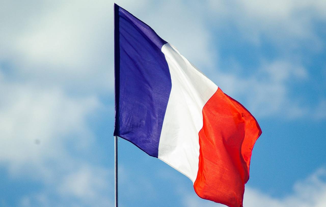 Franța impune interdicția de circulație de la ora 18.00 pe întreg teritoriul