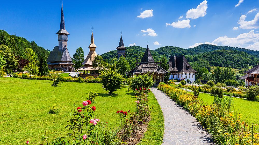 Cum sunt îndemnați de Euronews turiștii să viziteze Maramureşul