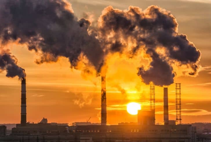 România, somată de Comisia Europeană să reducă emisiile industriale dăunătoare
