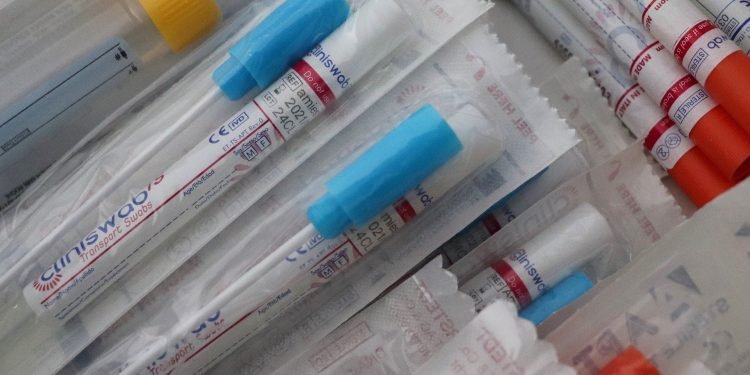 Toate persoanele care vin din străinătate în România ar putea fi testate pentru Covid-19