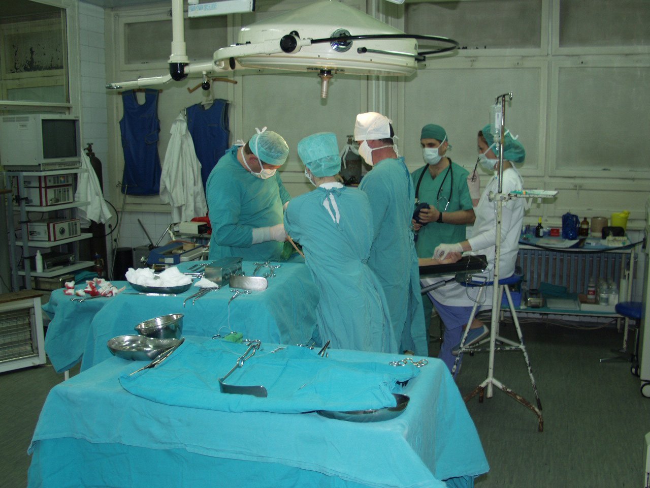 Anchetă la spitalul din Deva: Un pacient a fost operat pe partea greșită a capului