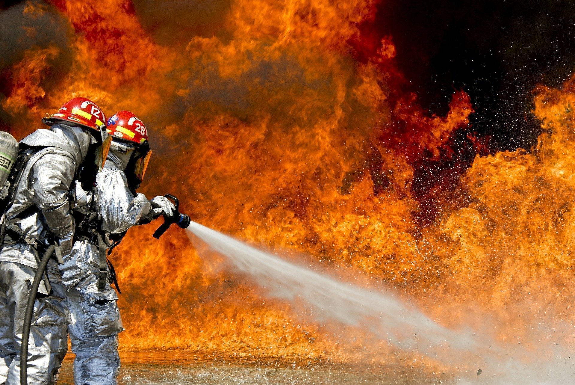 Vrancea: Cinci tone de șpan metalic au ars într-un incendiu la Focșani