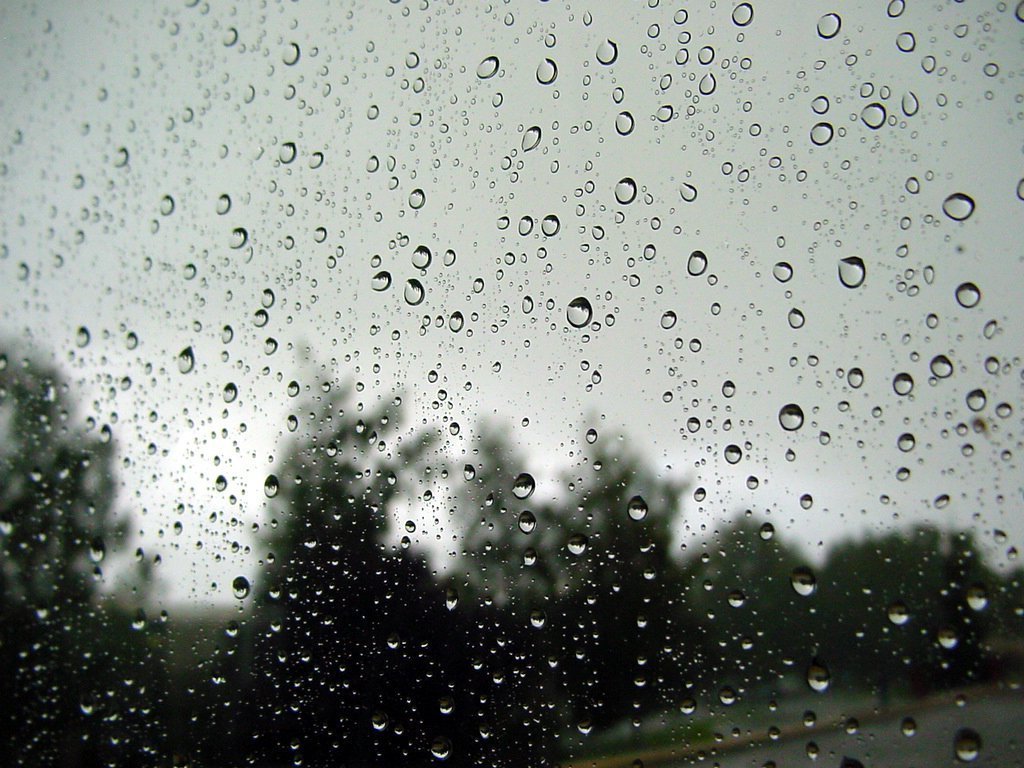 Avertisment pentru șoferi: Ploaie torenţială pe A3 – vizibilitate scăzută şi risc de acvaplanare