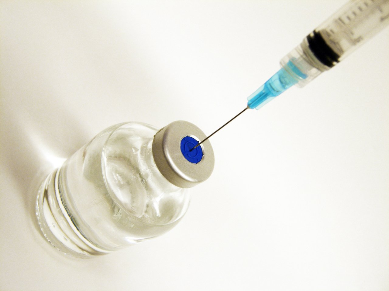 Noi detalii despre vaccinarea anti-COVID în România: Va fi gratuită și voluntară