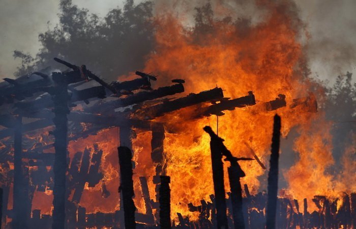 Incendii în două locații din Sibiu, zeci de persoane evacuate