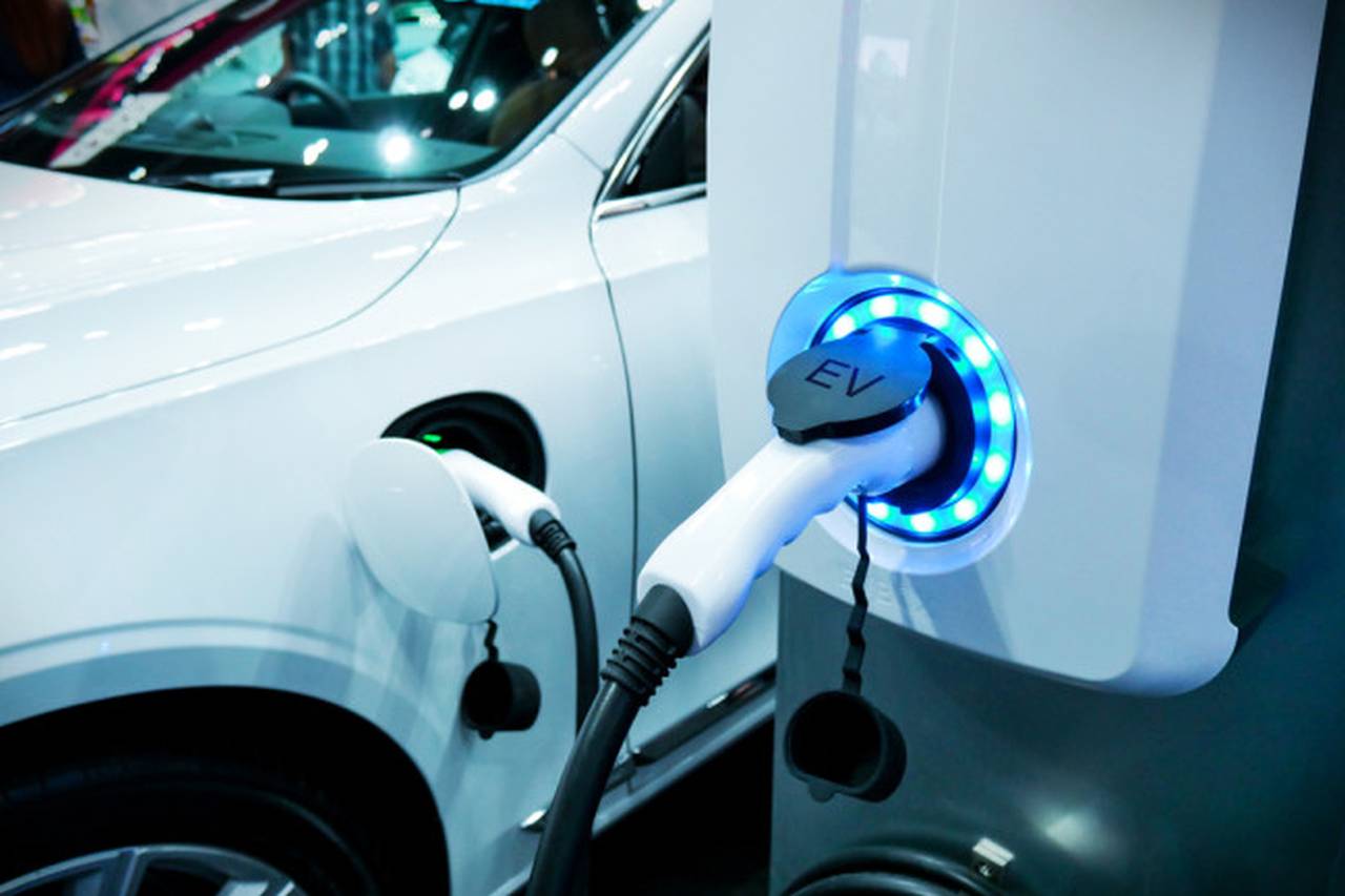 Europa conduce lumea la vânzarea de mașini electrice, dar are cotă de doar 7% la producția de baterii