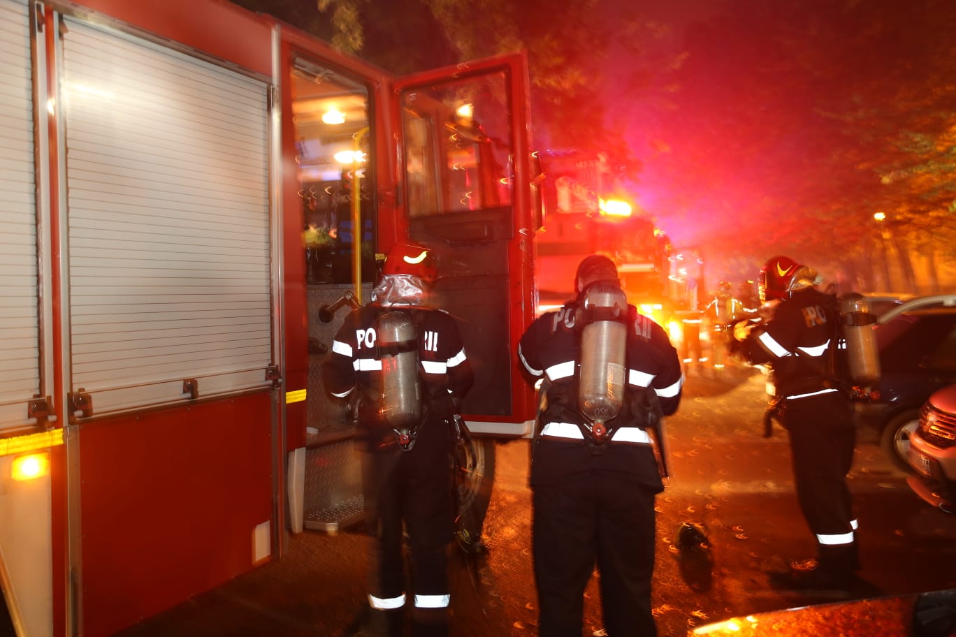 Explozie urmată de incendiu într-un apartament din București: Proprietarul locuinței  fost găsit decedat (FOTO)