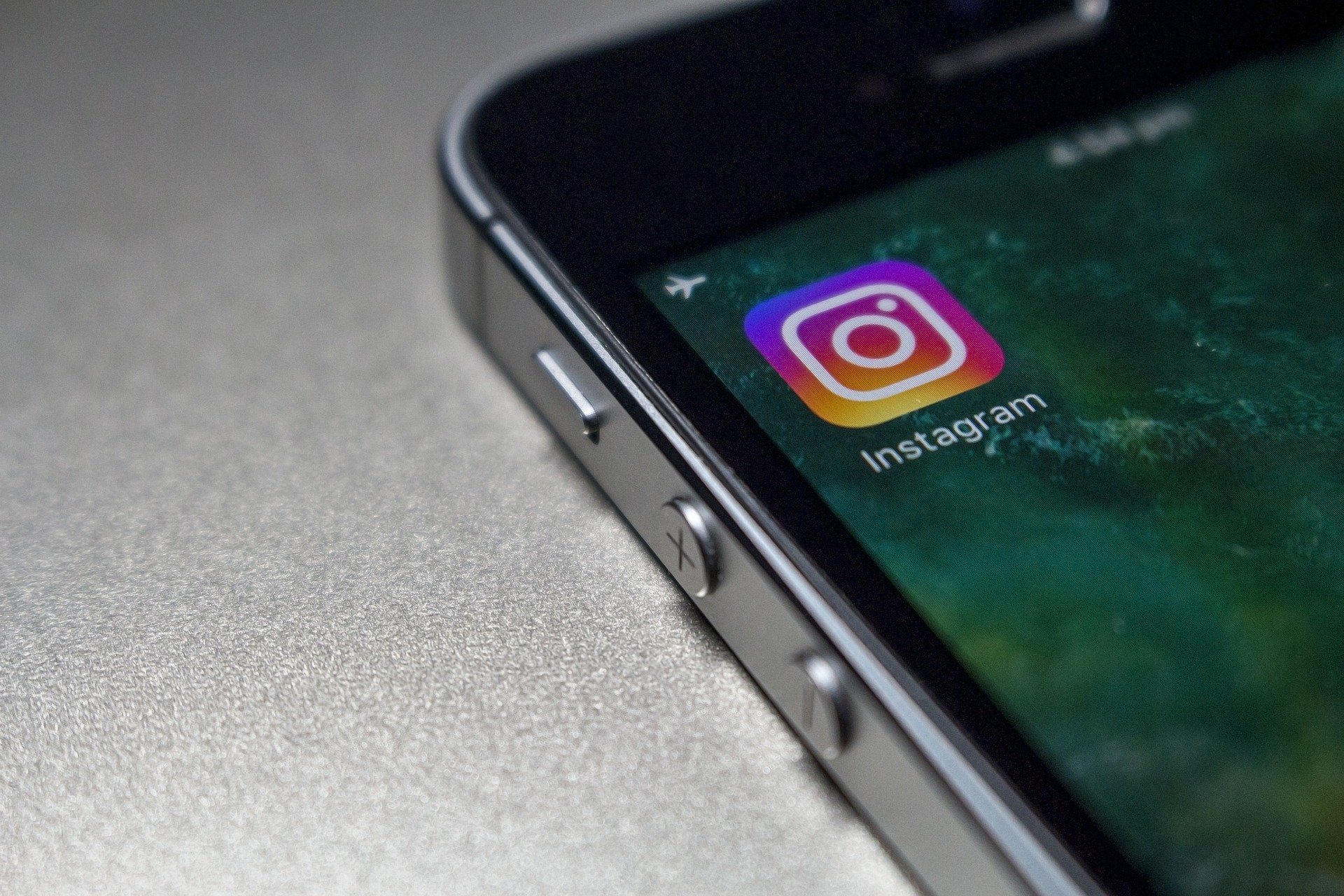 Instagram, vizată de o anchetă: Scandal legat de datele personale ale unor utilizatori minori