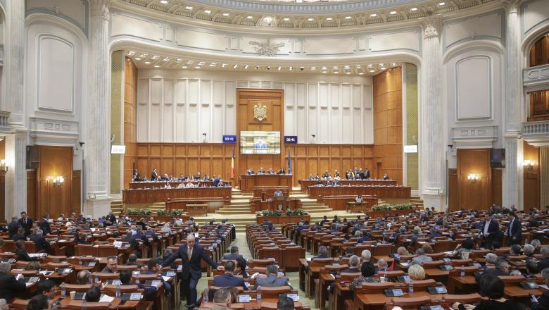 Orban și Cîțu au ajuns la Parlament pentru ședința birourilor permanente