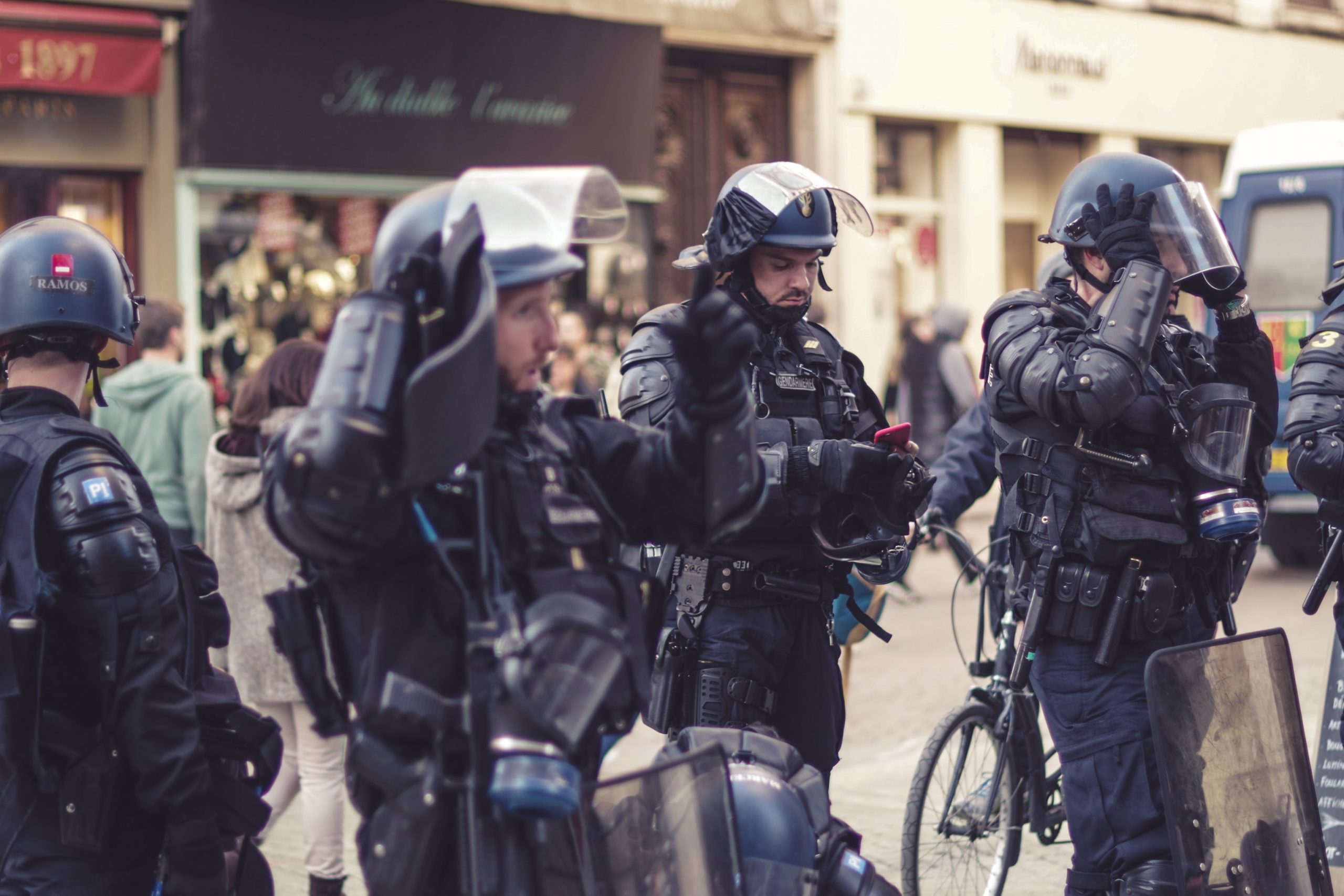 Franța a ridicat nivelul de alertă teroristă la „urgență atentat”