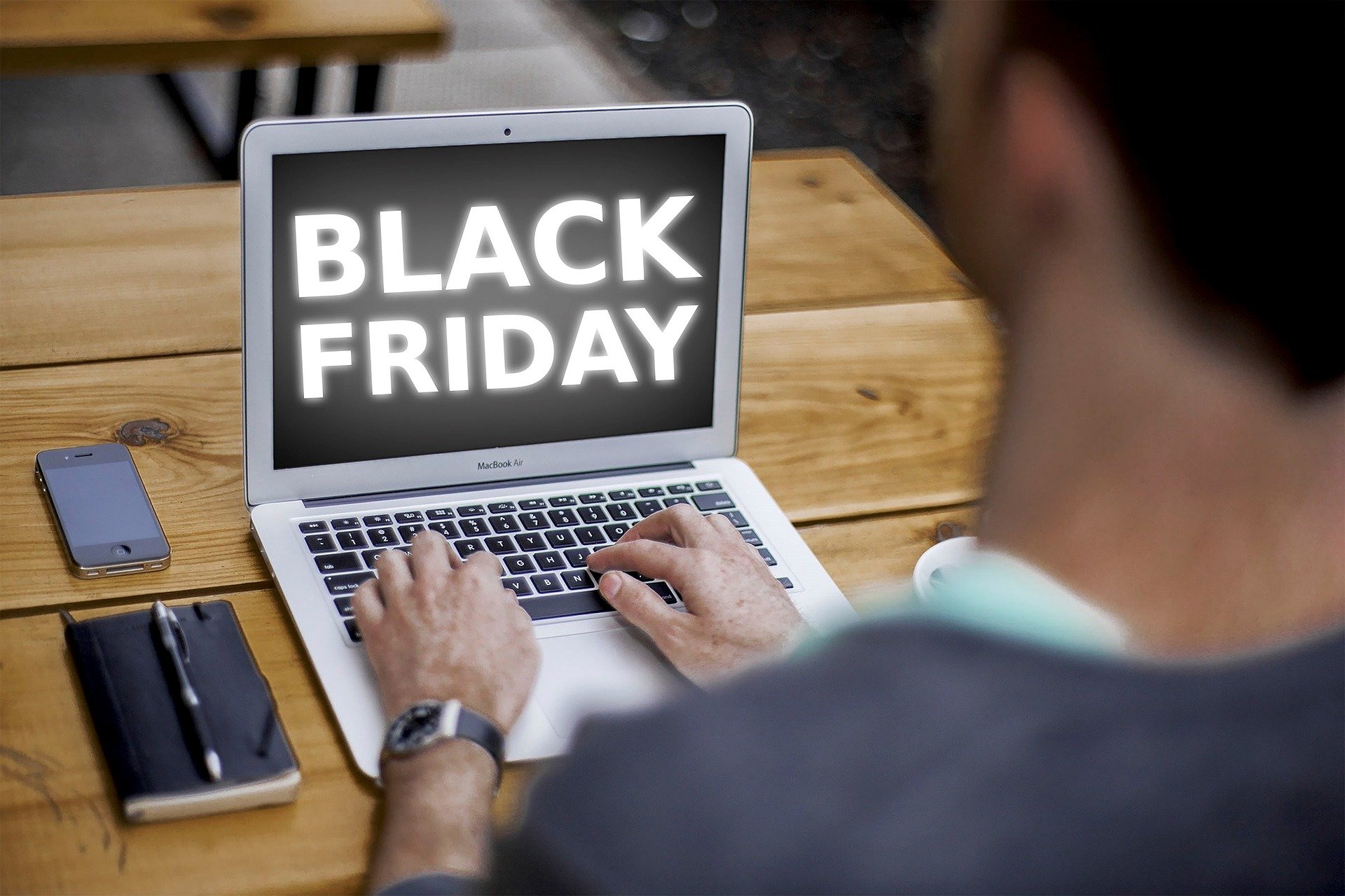 Atenție la cumpărăturile online, de Black Friday. Recomandări din partea Poliției Române
