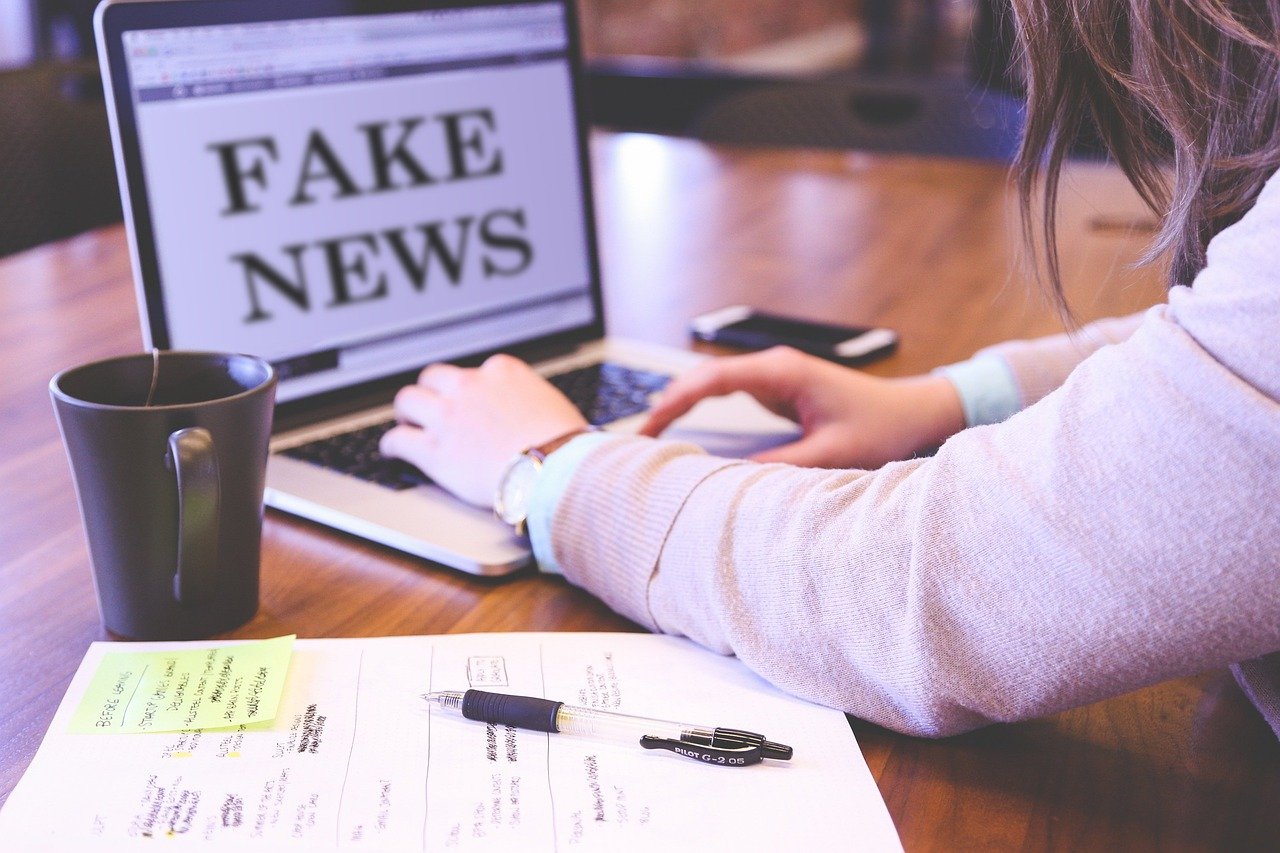 Facebook a lansat un program anti-fake news în România