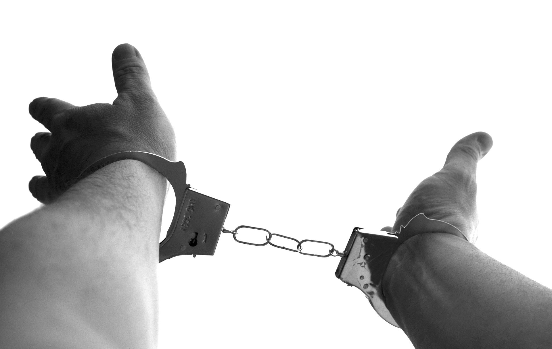 Un tânăr din Bistrița Năsăud a fost arestat pentru trafic de droguri
