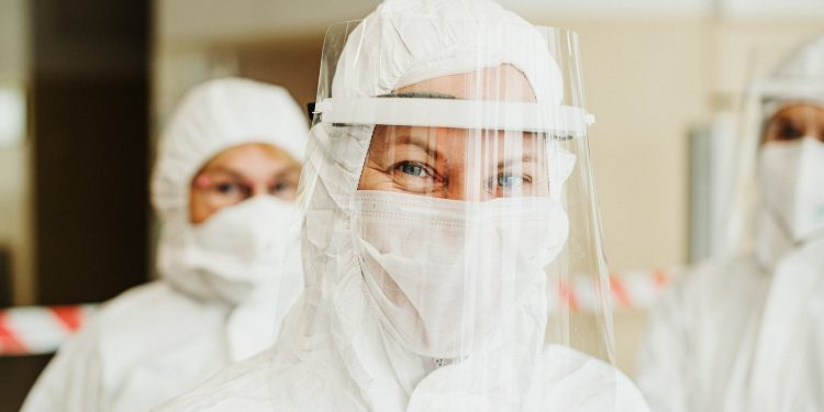 Sporuri de până la 85% pentru personalul medical aflat în prima linie în lupta anti-coronavirus