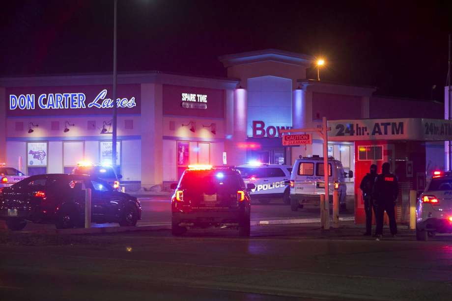 Atac armat în Illinois, SUA, la o sală de bowling. Cel puțin trei persoane au fost ucise