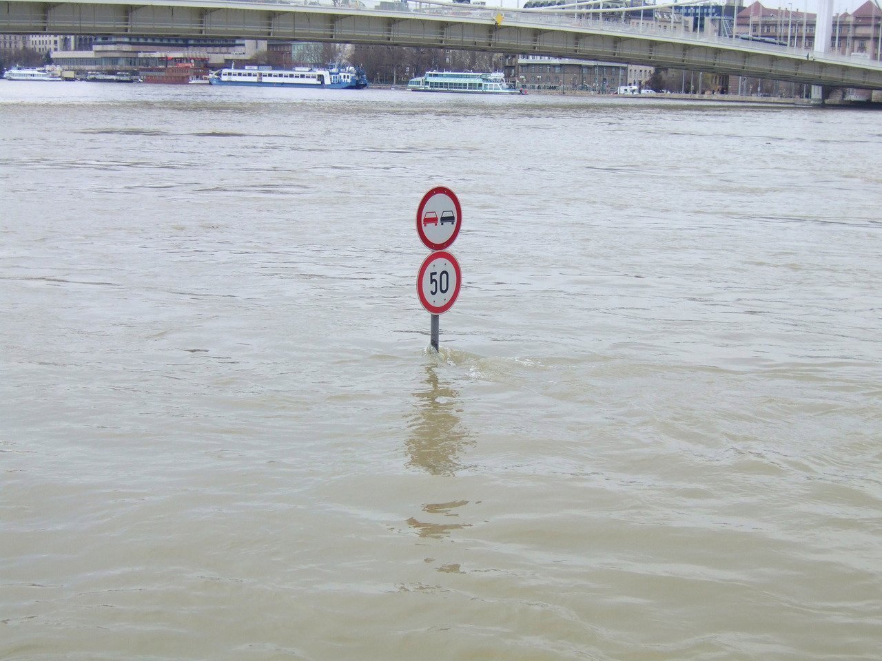 Risc de inundație pe răul Teleajen din județul Prahova