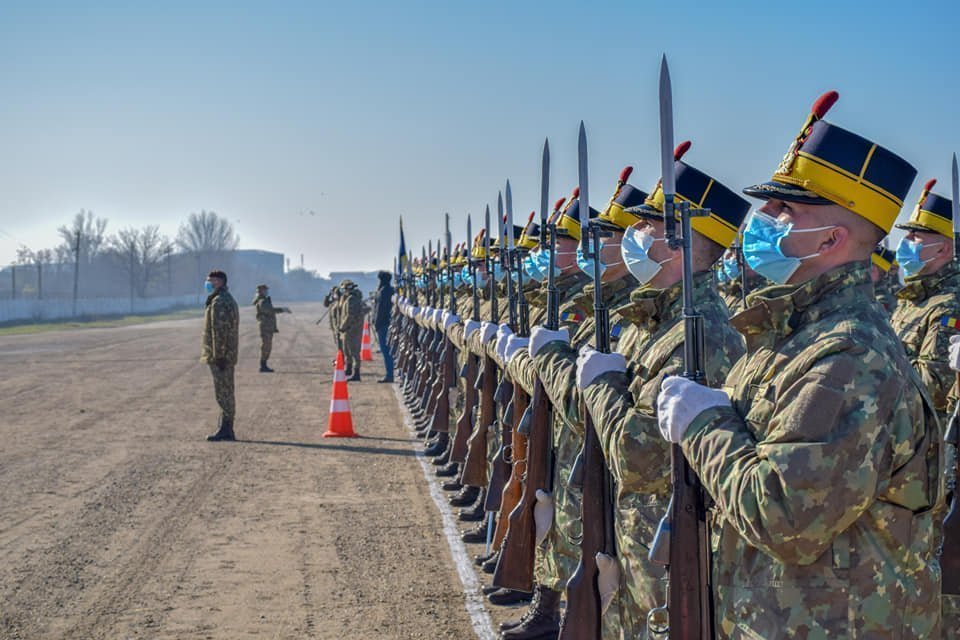 GALERIE FOTO: Paradă militară online de 1 Decembrie