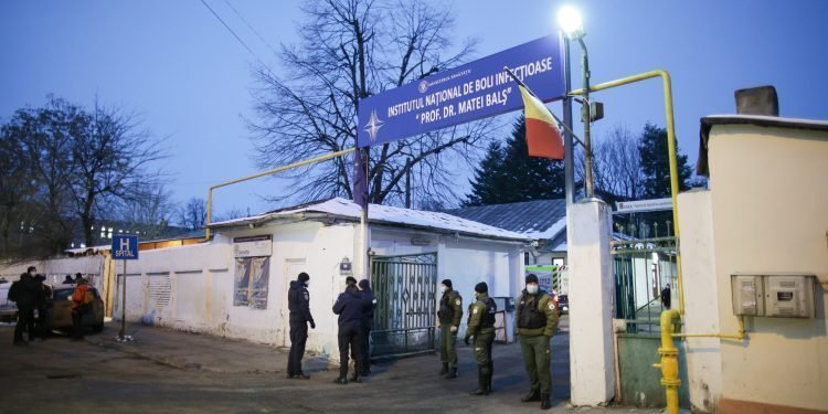 Premierul și vicepremierul laudă modul de intervenție de la Institutul „Matei Balş”. Patru persoane au decedat în urma incendiului