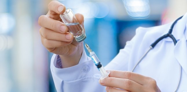 Valeriu Gheorghiță: Recomandarea este de administrare a două doze de vaccin chiar la persoanele cu istoric de SARS-CoV-2