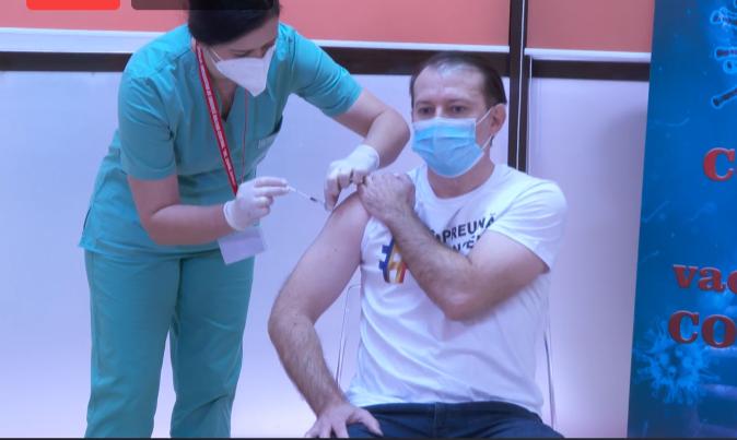 VIDEO Premierul Florin Cîțu s-a vaccinat împotriva coronavirusului: Foarte, foarte ușoară această vaccinare