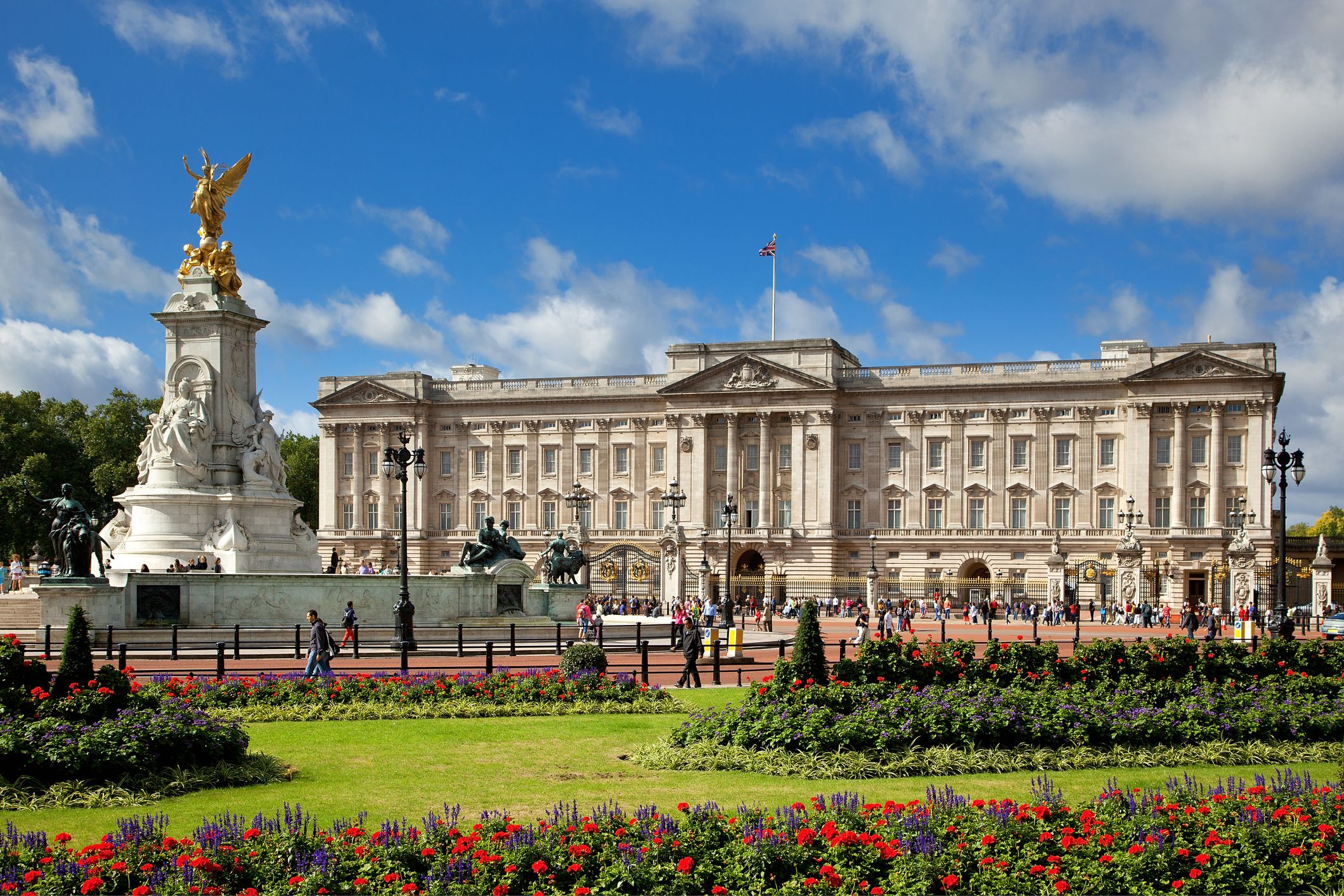 Mai multe obiecte de valoare de la Palatul Buckingham au fost furate