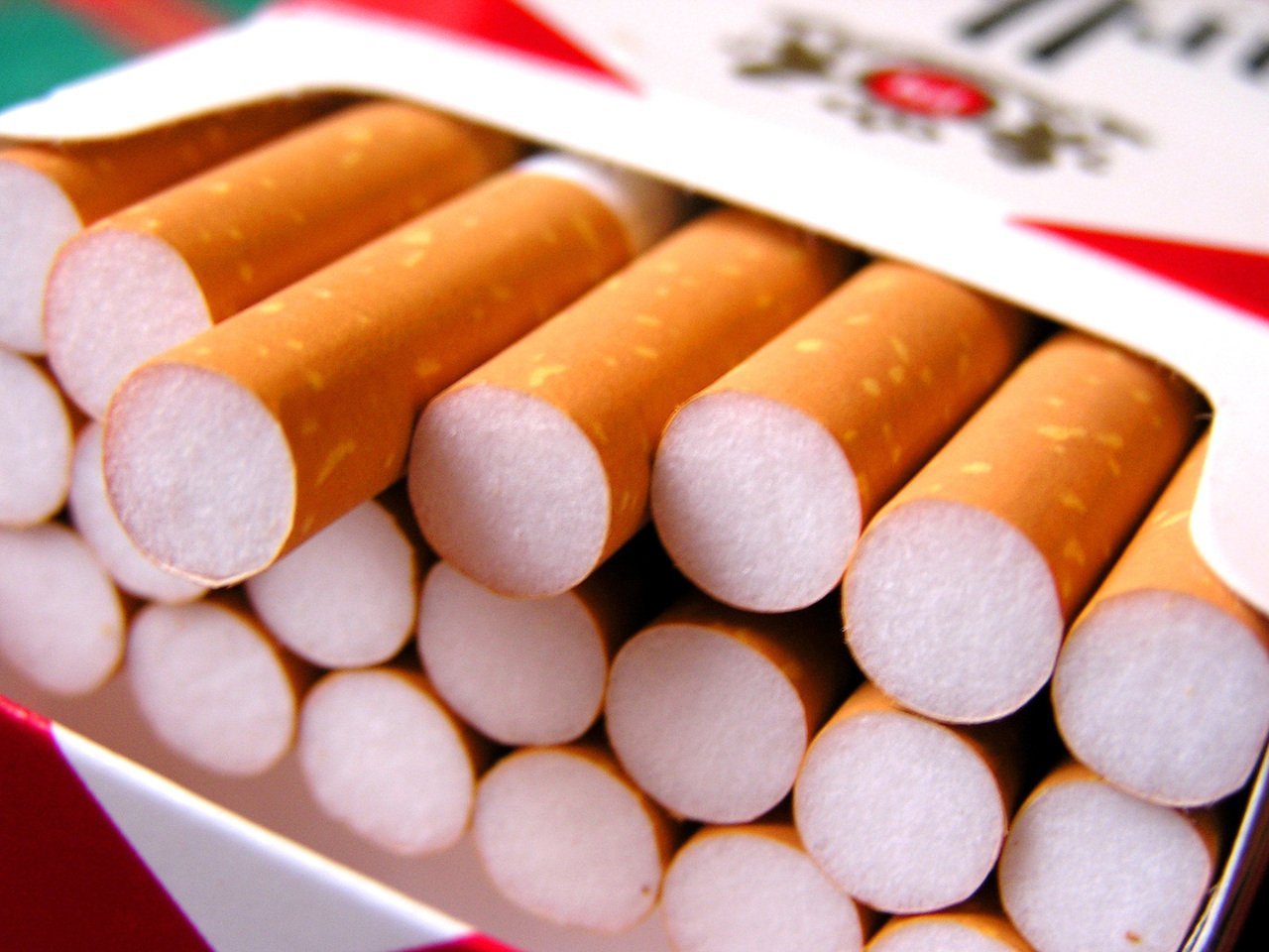 Mii de pachete de ţigări de contrabandă descoperite în Vama Calafat. Unde erau ascunse