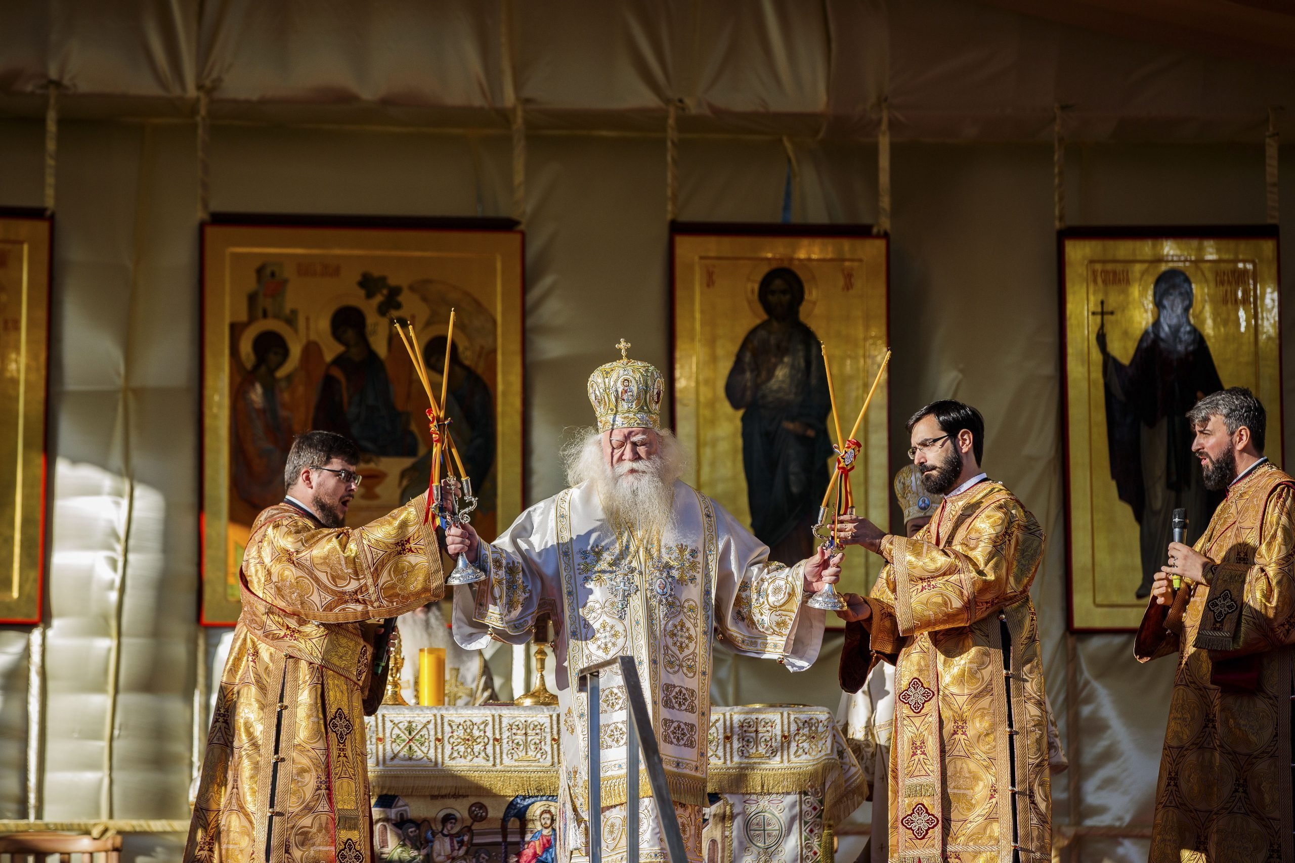 Arhiepiscopul Sucevei și Rădăuților i-a rugat pe preoți să ceară „cu decență” contribuții bănești pentru serviciile religioase