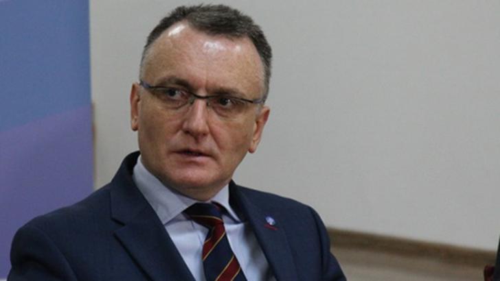 Asociații de elevi, critici la adresa ministrului Educaţiei: Sorin Cîmpeanu dă o nouă țeapă elevilor navetiști