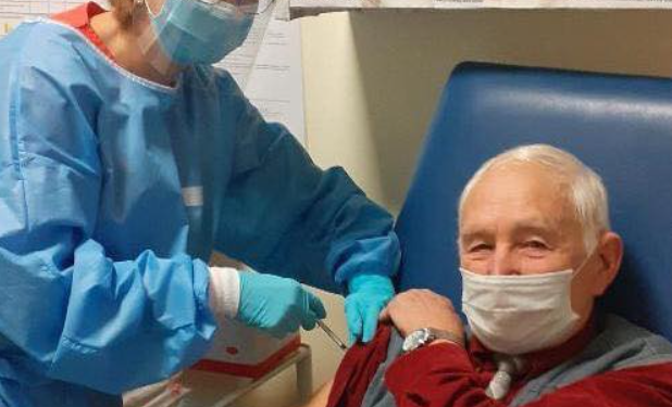 Exemplu de moralitate la 91 de ani: Un veteran de război s-a vaccinat anti-Covid-19