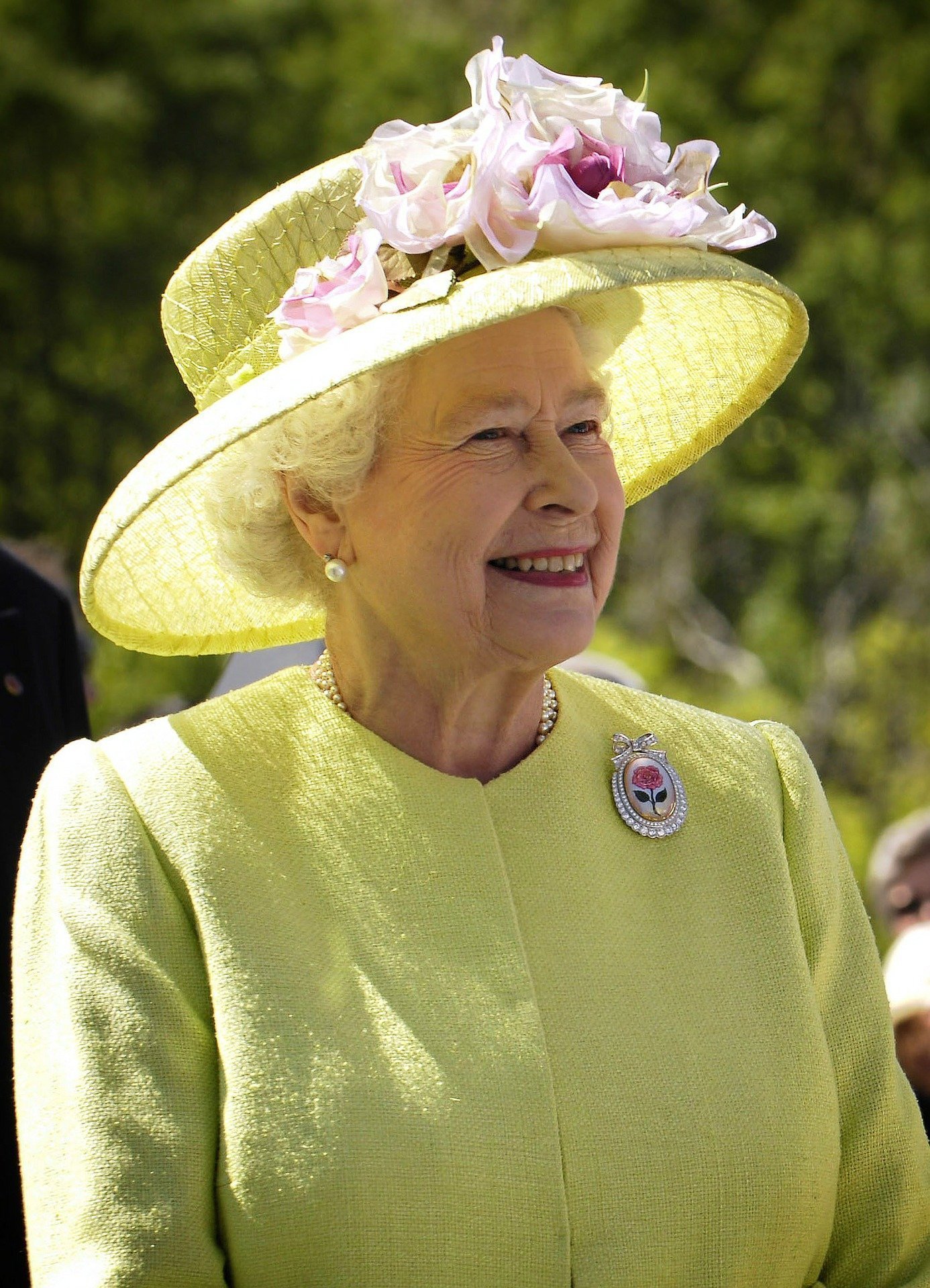 Cine a moștenit impresionanta garderobă a reginei Elisabeta a II-a