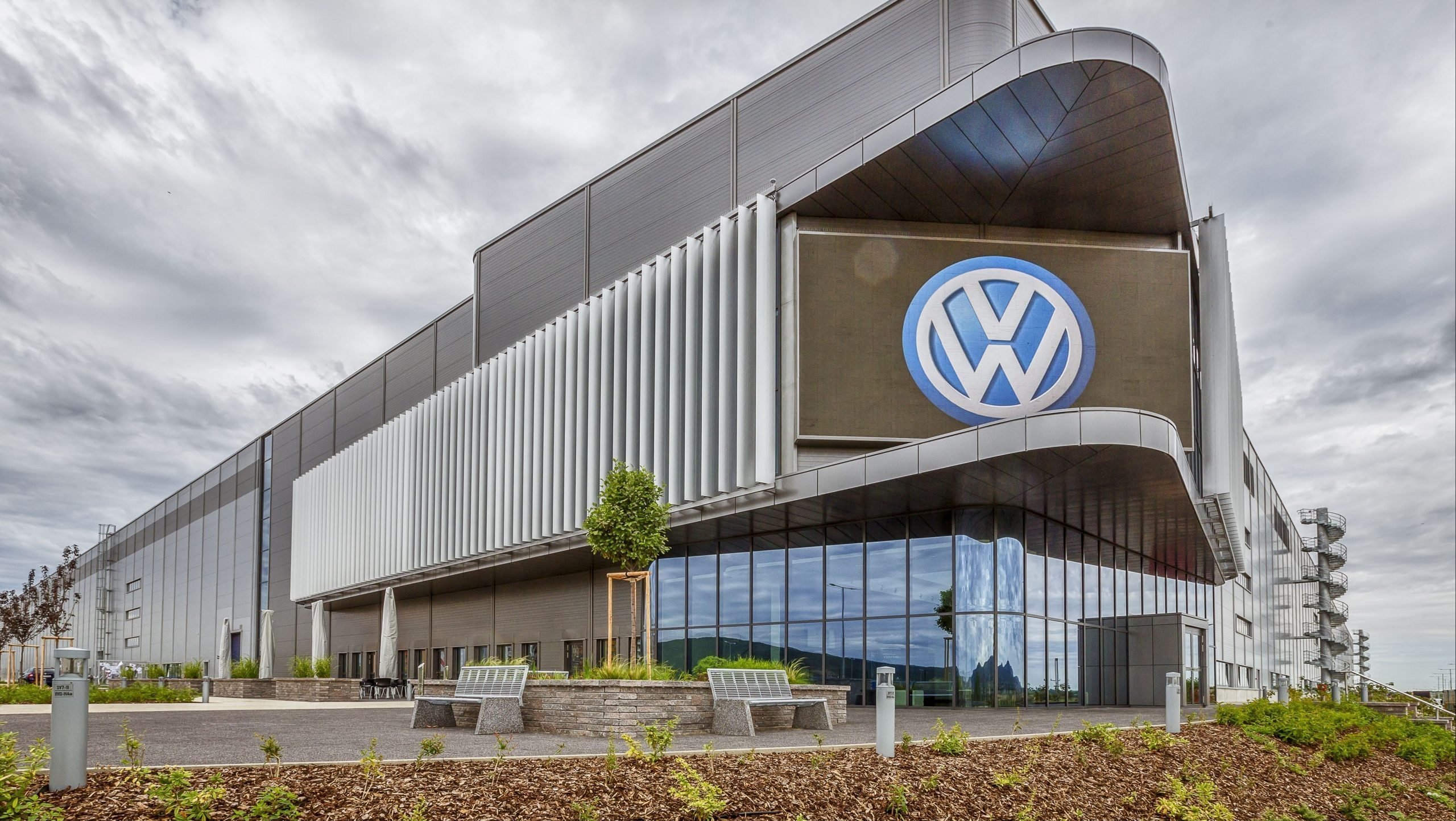 Volkswagen va înceta să mai vândă automobile cu motoare cu ardere internă în Europa în 2035