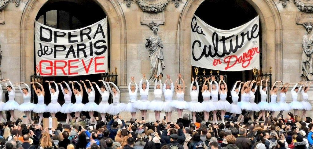 Lumea culturii din Franța protestează: Autoritățile sunt vinovate