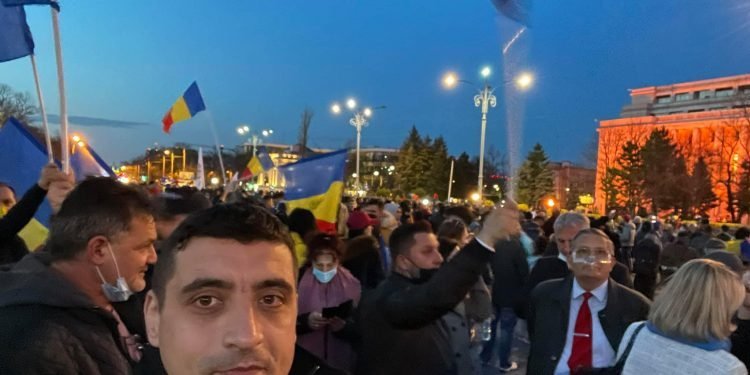 Proteste în fața Palatelor Victoria și Cotroceni. Mesajul liderului AUR din mijlocul manifestanților