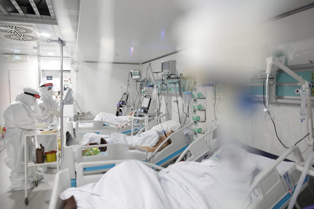 Record de pacienți la ATI: Peste 1 900 de persoane internate la terapie intensivă