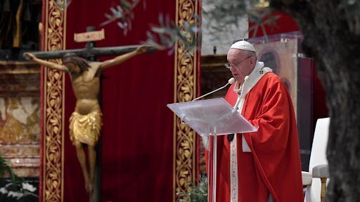 Papa Francisc aminteşte că poporul ucrainean „suferă o imensă cruzime”
