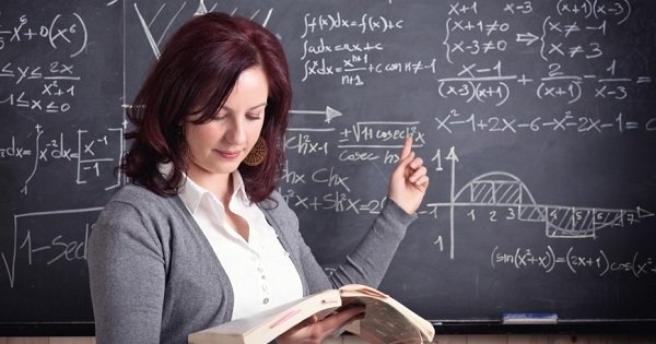 Cât câștigă un profesor în România. Salariile cadrelor didactice au crescut semnificativ în ultimii ani, iar din 2022 vor avea mai mult