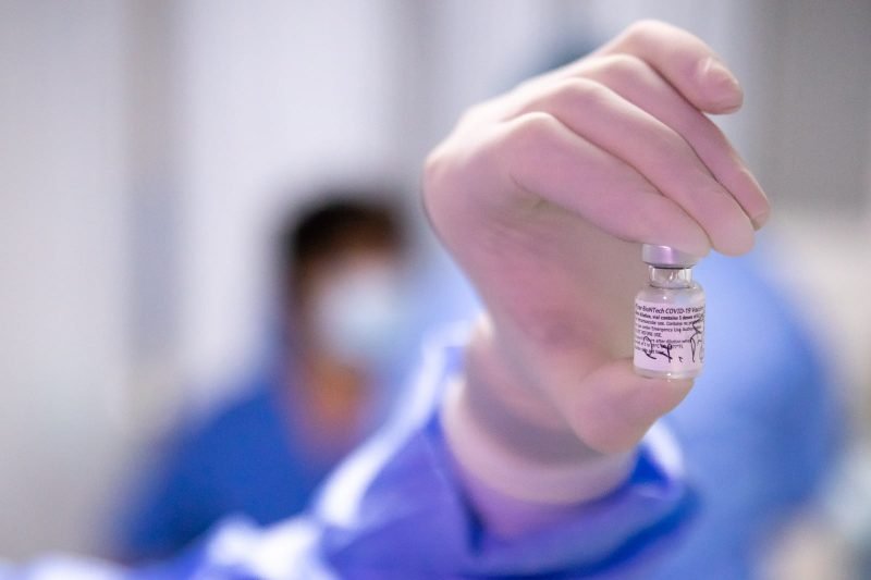 Luni ajunge în România o nouă tranșă de vaccinuri Pfizer. Cum vor fi distribuite