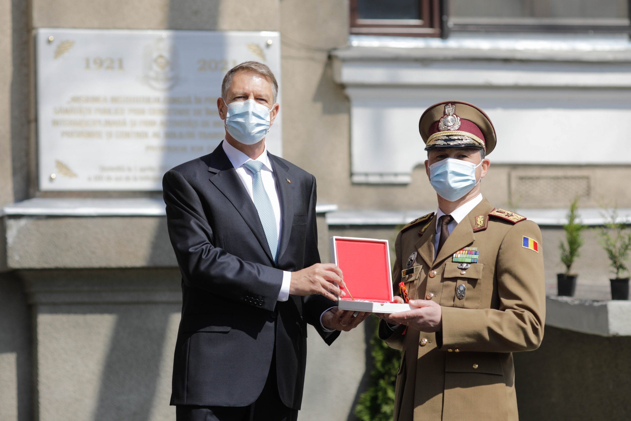 Klaus Iohannis, prima apariție publică după proteste: Virusul nu dispare prin violențe și manifestări extremiste