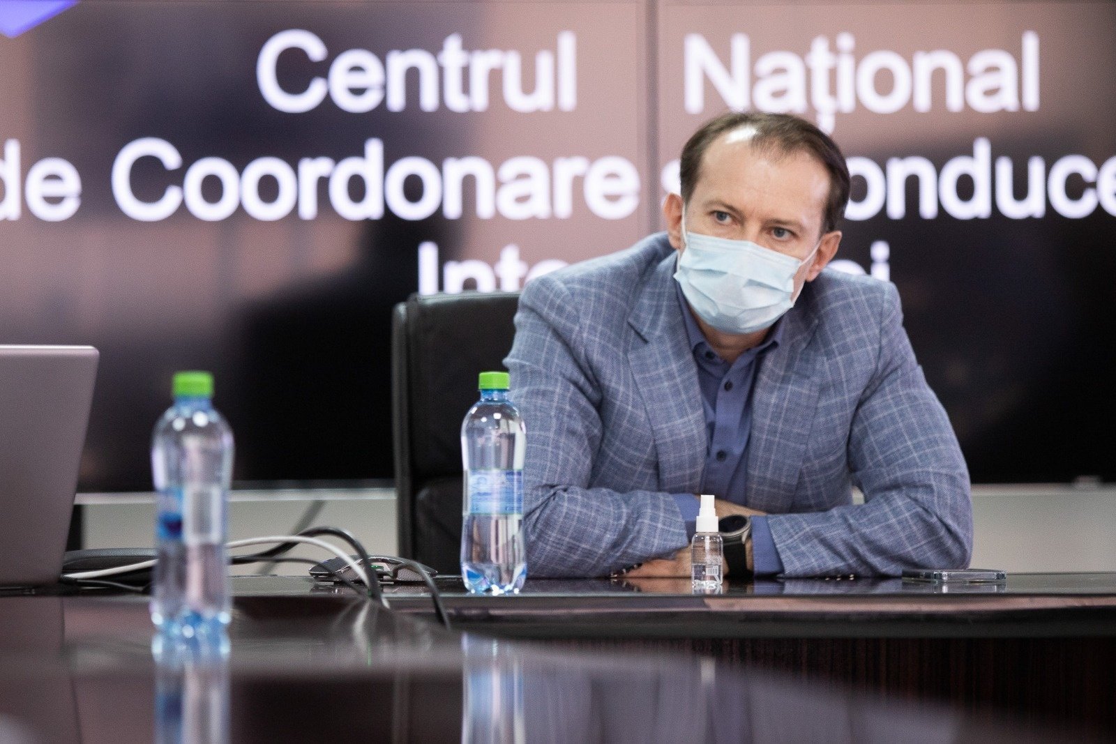 Florin Cîțu anunță pe Facebook că încă așteaptă ca „situația” de la spitalul Foișor să se încheie cu o demisie